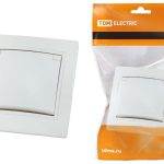 Розетка 1 c/з c/ш с крышкой белая Таймыр TDM IP44 керамика (10)